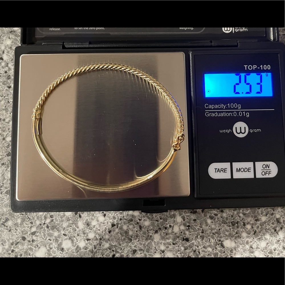 14kt yellow gold bangle